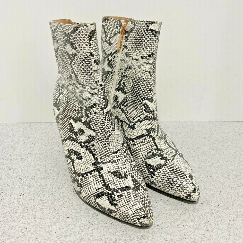 Wet Kiss ladies size 6M ankle boots inside zip black & white faux lizard heels